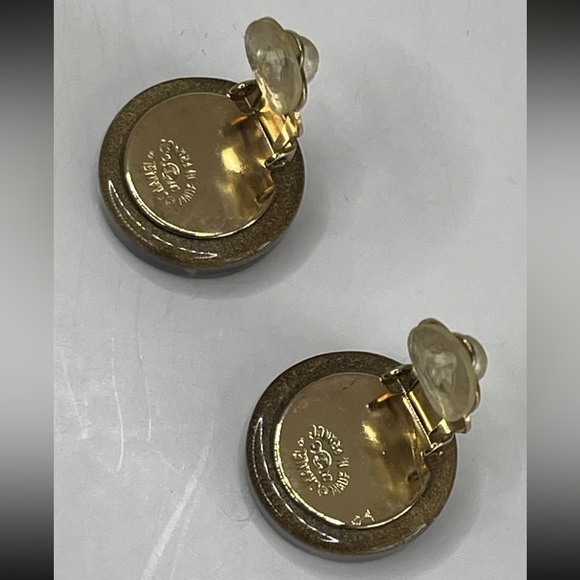 ☘️CHANEL Four Leaf Clover Clip On Earrings Gold Black Round Coco Mark Vintage - Picture 6 of 9